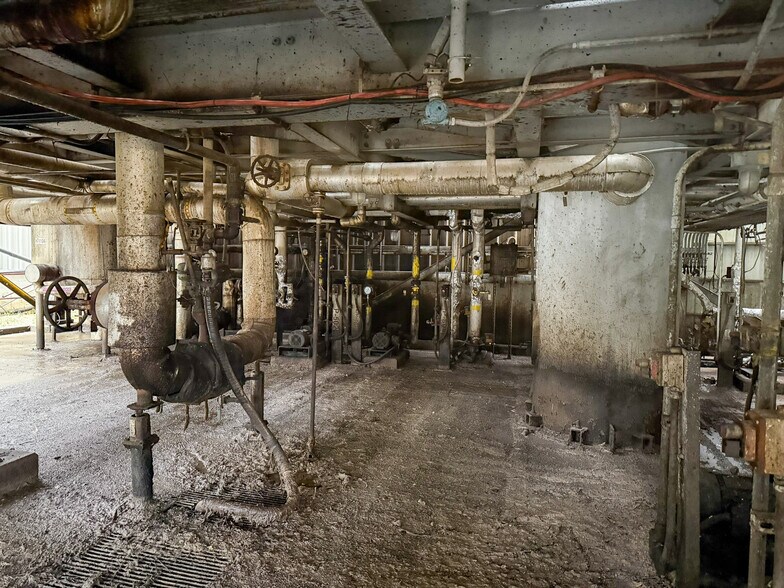 More Photos Of 5640 44th Ave S, Clinton Office For Sale