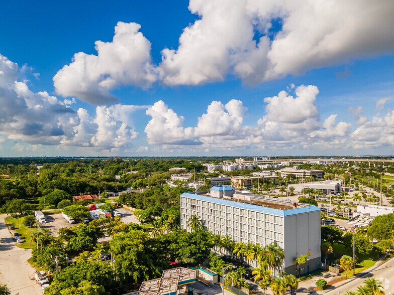 More Photos Of 148 NW 167th St, Miami Hotel For Lease