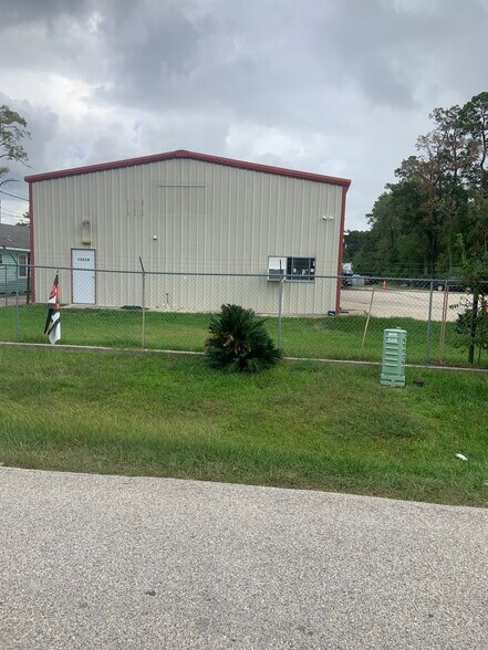 More Photos Of 19638 Dunbar Ave, Humble Service For Lease