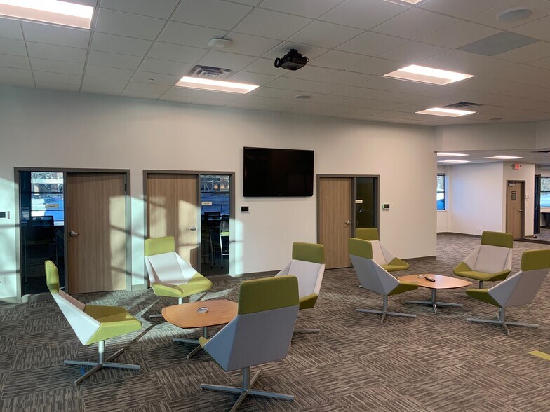 More Photos Of 7600-7650 Golden Triangle Dr, Eden Prairie Research And Development For Lease