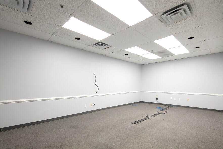 More Photos Of 108 Summer Ct, Georgetown Warehouse For Lease