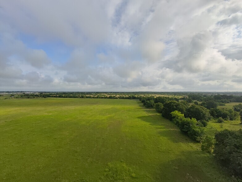 More Photos Of 415 Veterans Memorial Dr, Navasota Land For Sale