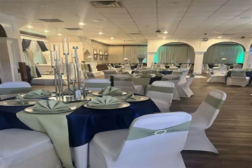 More Photos Of 1725 Appling Rd, Cordova Freestanding For Sale