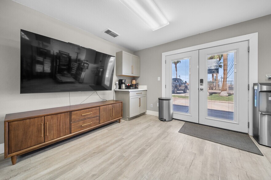 More Photos Of 321 E Main St, El Centro Warehouse For Sale