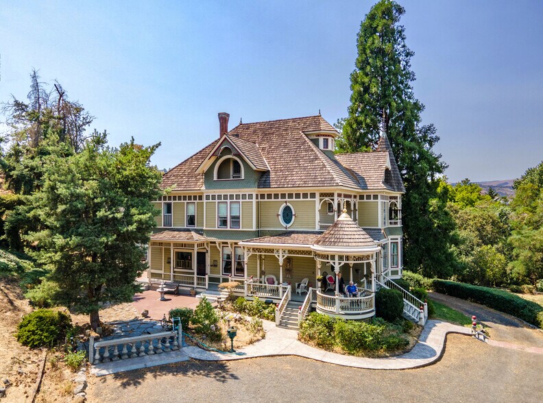 More Photos Of 608 W 6th St, The Dalles Specialty For Sale