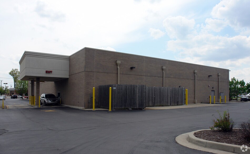 More Photos Of 2410 N Coliseum Blvd, Fort Wayne Drugstore For Lease