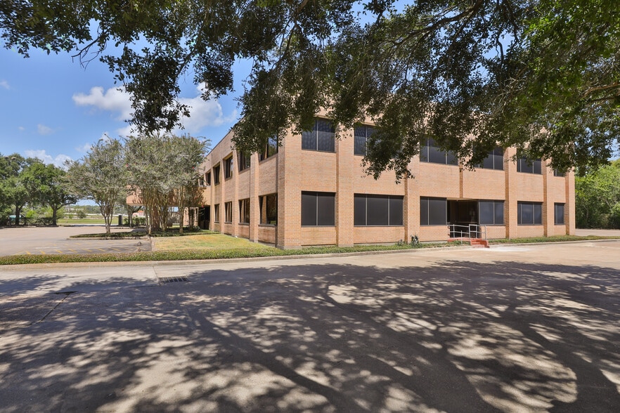 More Photos Of 3828 Hughes Ct, Dickinson Medical For Lease