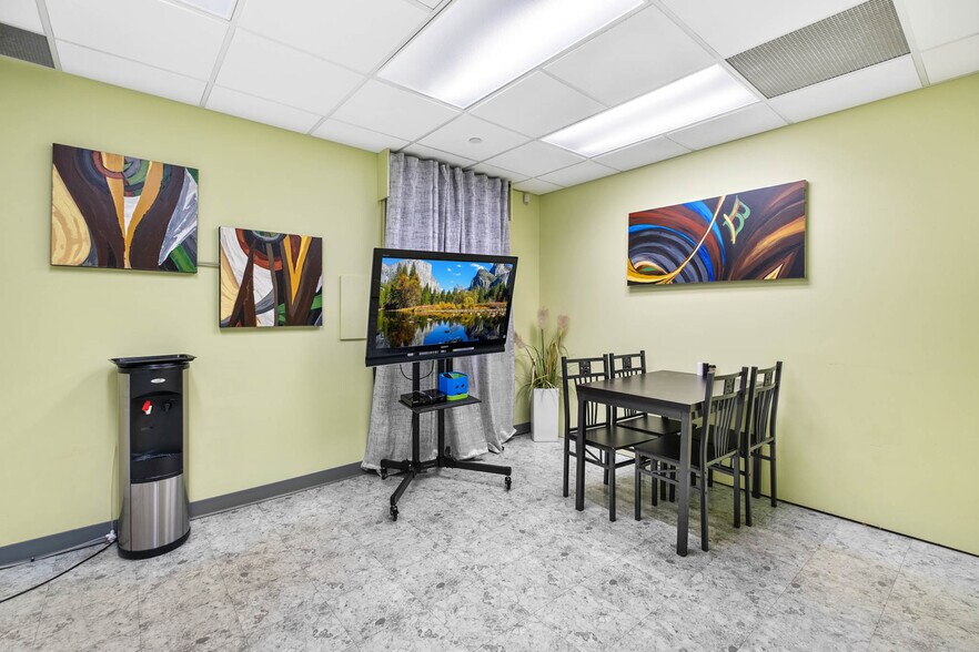 More Photos Of 2040 Springfield Rd, Kelowna Apartments For Sale