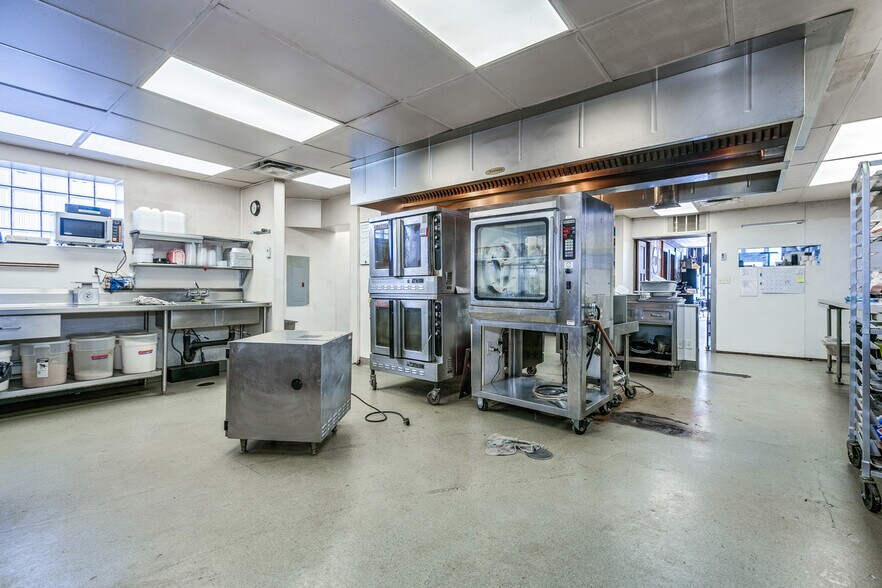 More Photos Of 328 5th Ave N, Bayport Restaurant For Sale