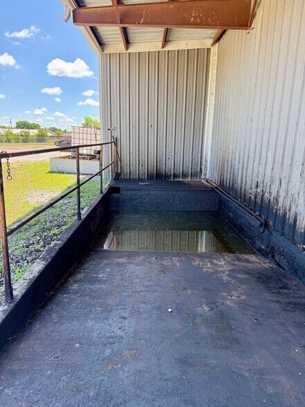 More Photos Of 836 Farm 71 rd, Talco Industrial For Sale