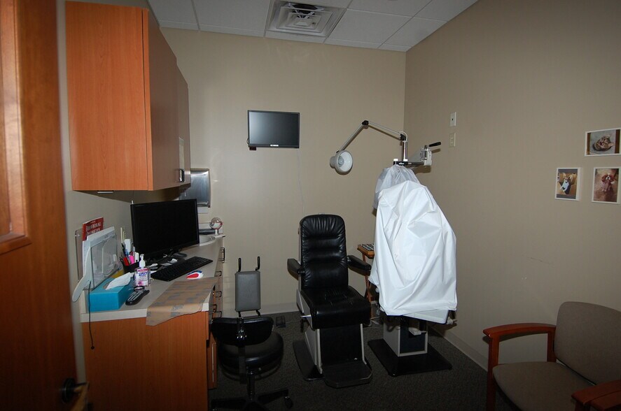 More Photos Of 640 Highway 1 W, Iowa City Office For Sale