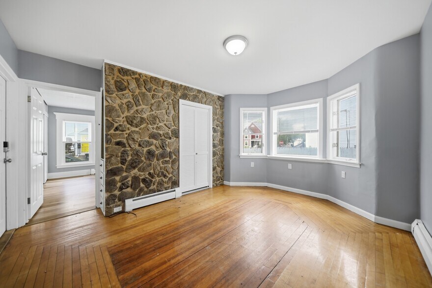 More Photos Of 266 Douglas St, Manchester Multifamily For Sale