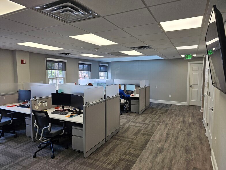 More Photos Of 1552 Post Rd, Fairfield Freestanding For Lease