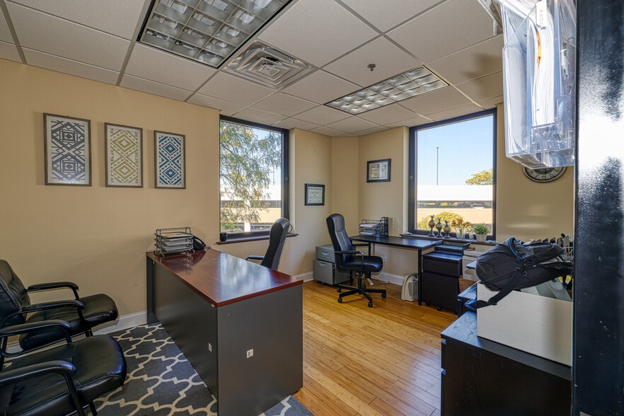 More Photos Of 10700 W Higgins Rd, Rosemont Office For Sale