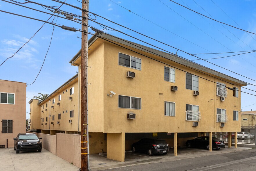 More Photos Of 721 W 30th St, Los Angeles Apartments For Sale