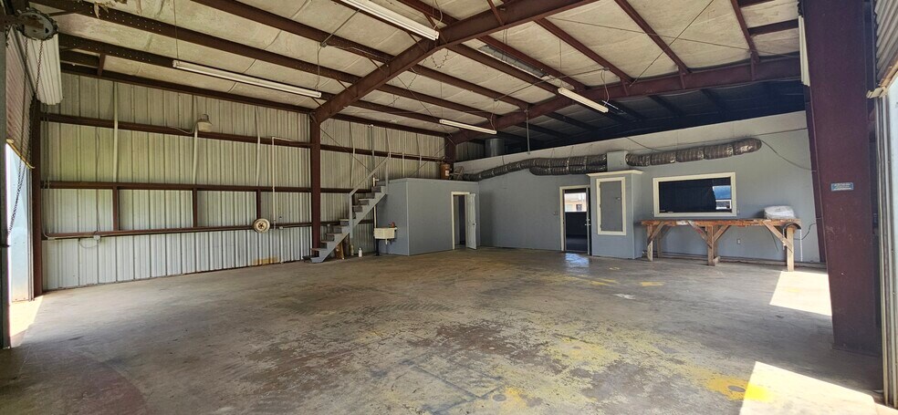 More Photos Of 130 Grand Ave, Bacliff Warehouse For Sale