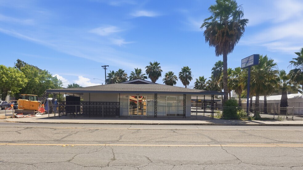 Primary Photo Of 324 S Gateway Dr, Madera Medical For Sale