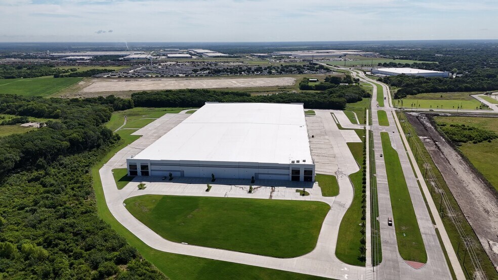 More Photos Of 601 W Pleasant Run Rd, Wilmer Distribution For Lease