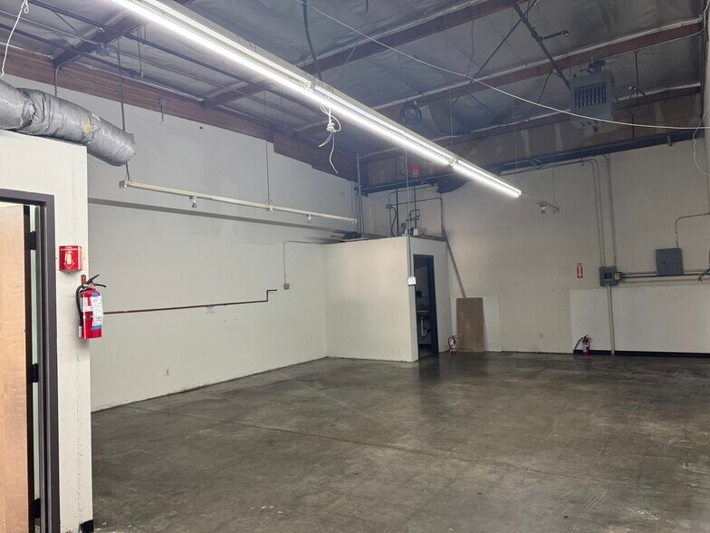More Photos Of 1701 Fortune Dr, San Jose Manufacturing For Lease