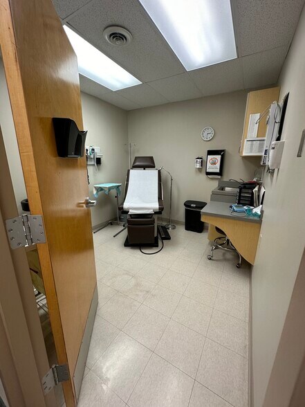 More Photos Of 39000 Center Ridge Rd, North Ridgeville Medical For Sale