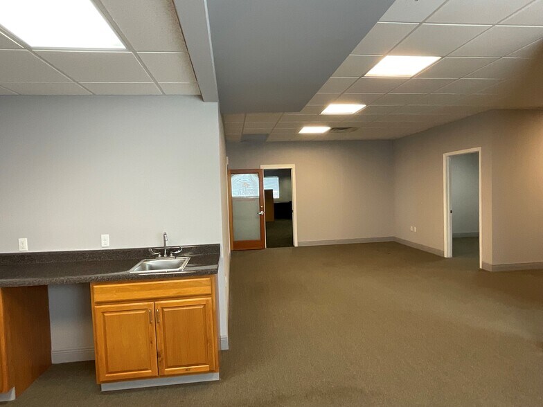 More Photos Of 930 Thomasville Rd, Tallahassee Office For Lease