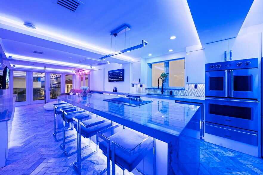 More Photos Of 124 11th St, Miami Beach Hotel For Sale