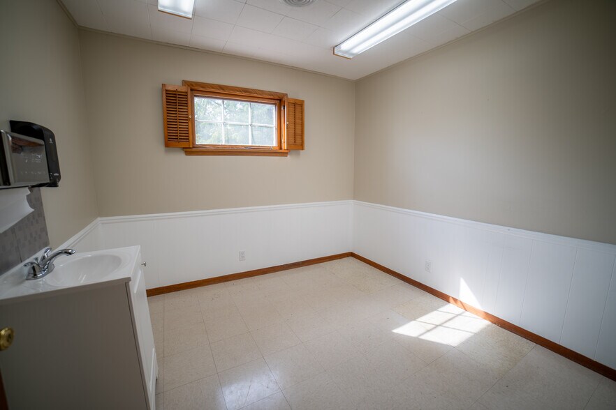 More Photos Of 120 Sturges Ave, Mansfield Medical For Lease