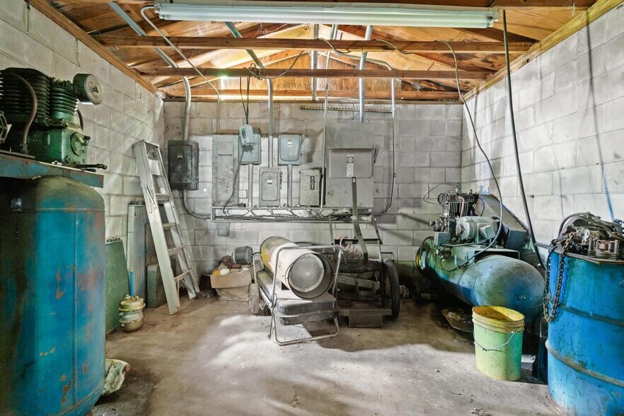 More Photos Of 15928 County Road 108, Hilliard Service For Sale