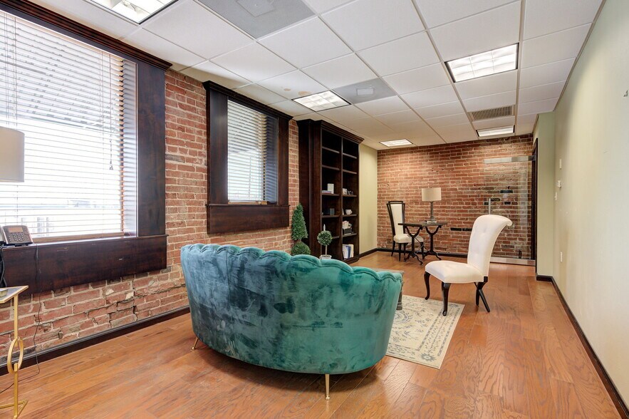 More Photos Of 1008 W Main St, Oklahoma City Office For Lease