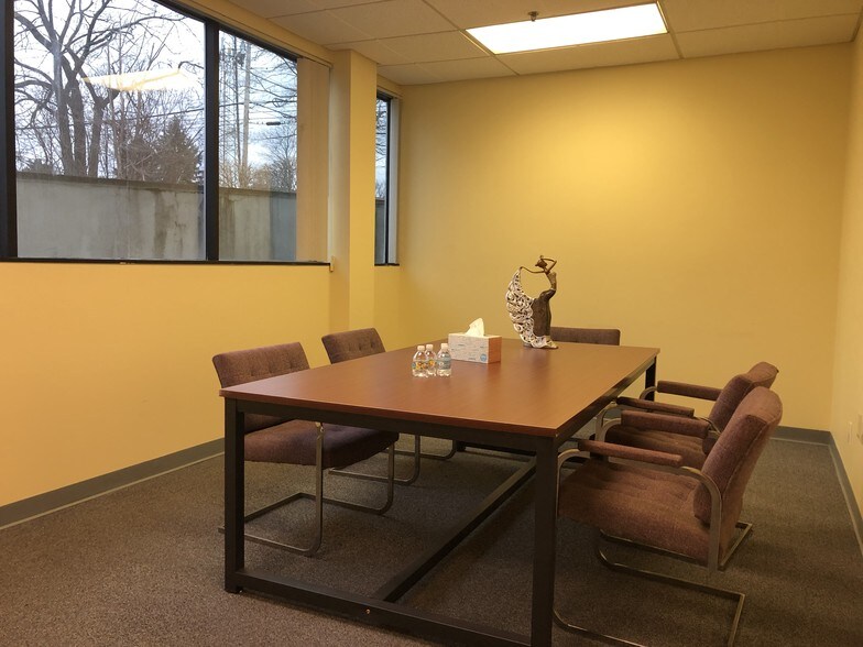 More Photos Of 28 Industrial Dr, Middletown Warehouse For Lease