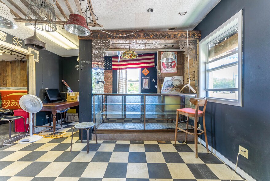 More Photos Of 15 Main St, Mammoth Spring Service Station For Sale