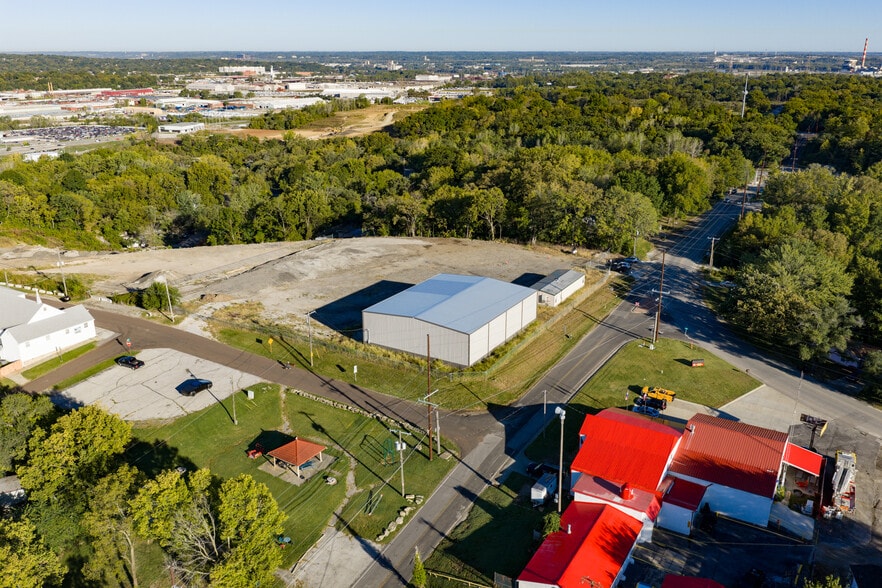 More Photos Of 1624 Blue Ridge Blvd, Kansas City Warehouse For Sale