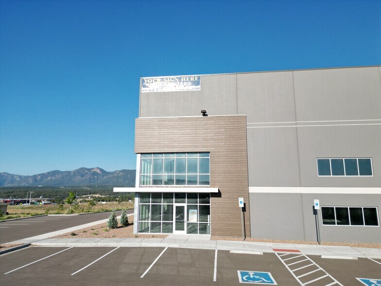 More Photos Of 15707 Terrazzo dr, Colorado Springs Showroom For Lease