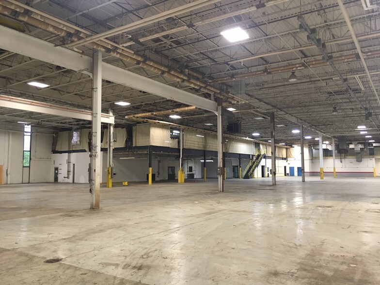 More Photos Of 414 E 40th St, Holland Manufacturing For Lease