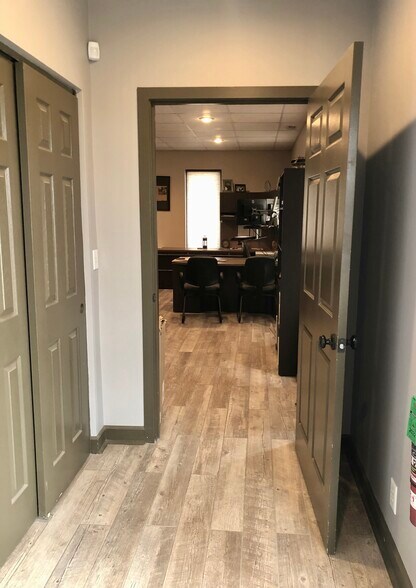 More Photos Of 825 E North St, Elburn Warehouse For Lease