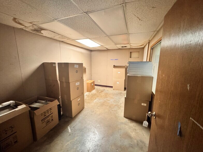 More Photos Of 3504 S Meridian Ave, Oklahoma City Warehouse For Lease