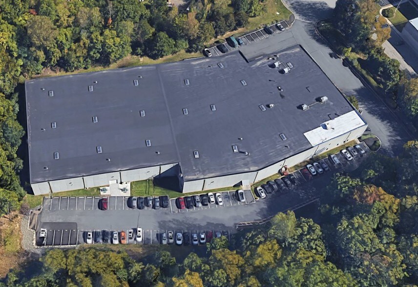 More Photos Of 3 Alpine Ct, Chestnut Ridge Service For Lease