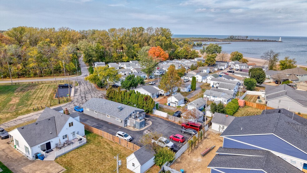 More Photos Of 54 McKinley St, Huron Bar For Sale