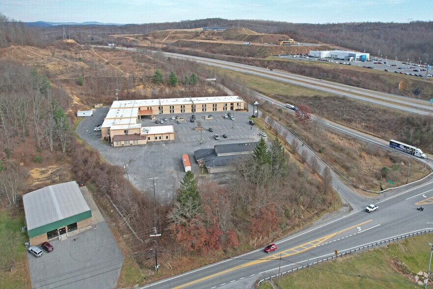 More Photos Of 127 Ontario Dr, Mount Hope Hotel For Sale