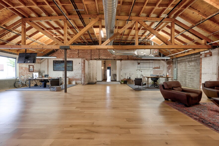More Photos Of 111 NW 8th St, Oklahoma City Office For Sale