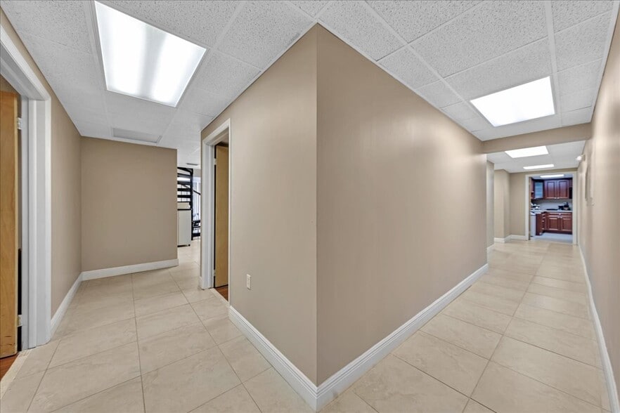 More Photos Of 6187 NW 167th St, Miami Lakes Office For Sale