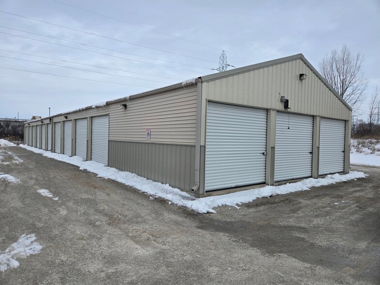 More Photos Of 2285 Northern Rd, Neenah Specialty For Sale