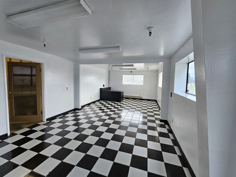 More Photos Of 3680 Christy Ln, Ukiah Industrial For Lease