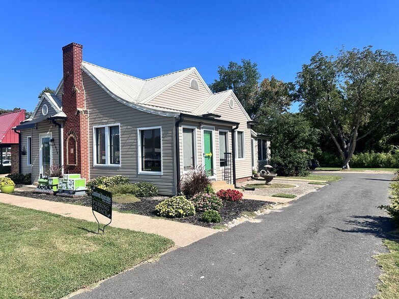 Primary Photo Of 1924 Crockett Rd, Palestine Office For Sale