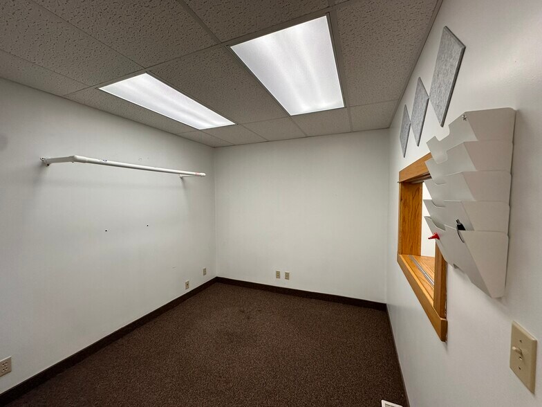 More Photos Of 127 S Knowles Ave, New Richmond Office For Lease