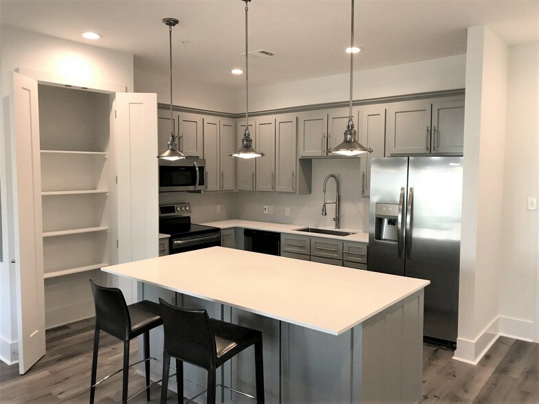 More Photos Of 141 Napoleon St, Baton Rouge Multifamily For Sale