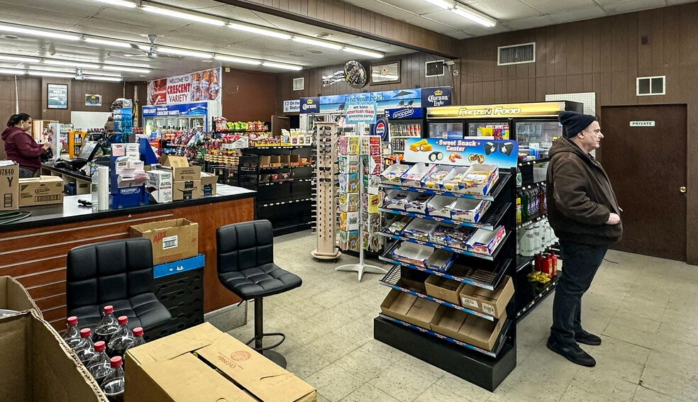 More Photos Of 163 Crescent St, Brockton General Retail For Sale