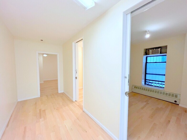 More Photos Of 43 Central Park N, New York Apartments For Lease