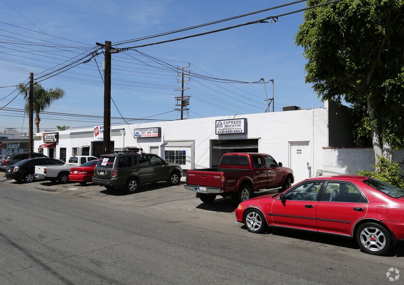 More Photos Of 18443-18447 Hart St, Reseda Auto Repair For Lease