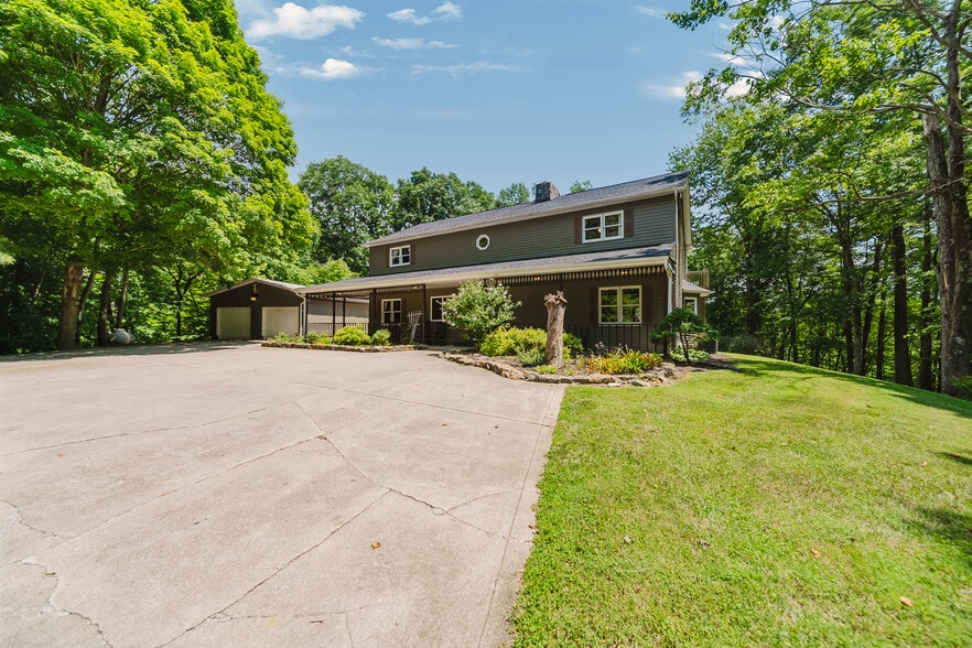 Primary Photo Of 23095 Buena Vista Rd, Rockbridge Apartments For Sale